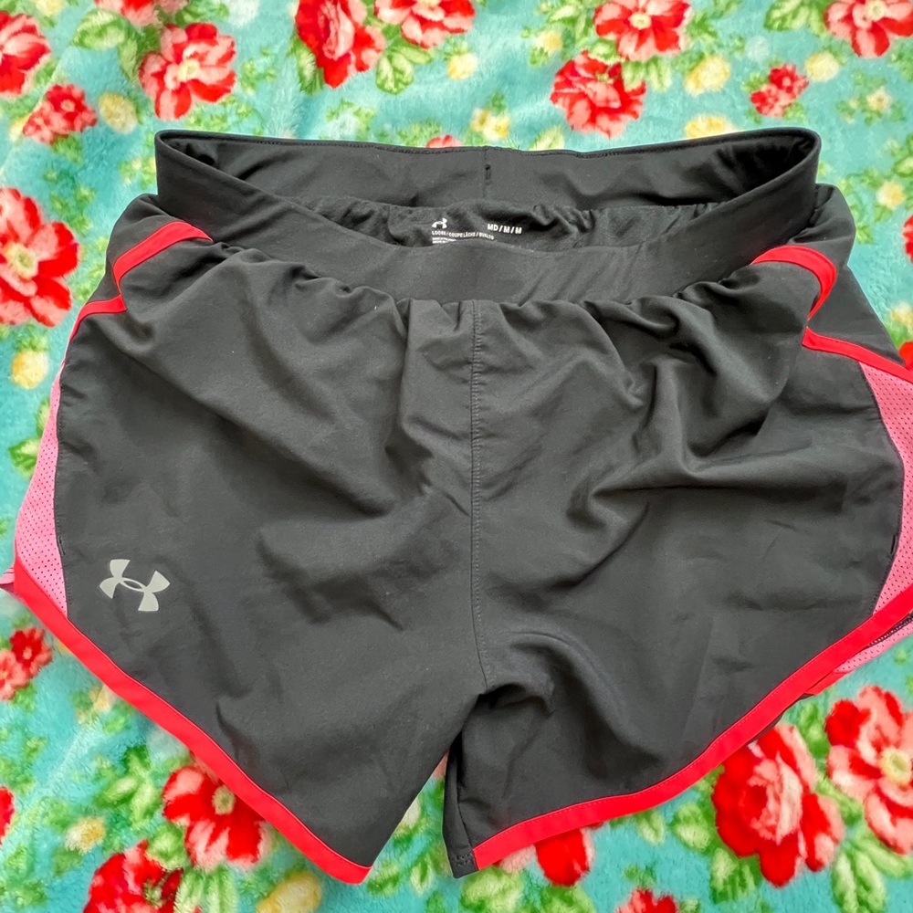 LIKE NEW!!! Under Armour running shorts with liner, drawstring, & pocket💕🤩 - Picture 2 of 5